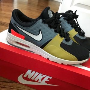 RARE!! Brand new Nike Air Max Zero (Size 8)